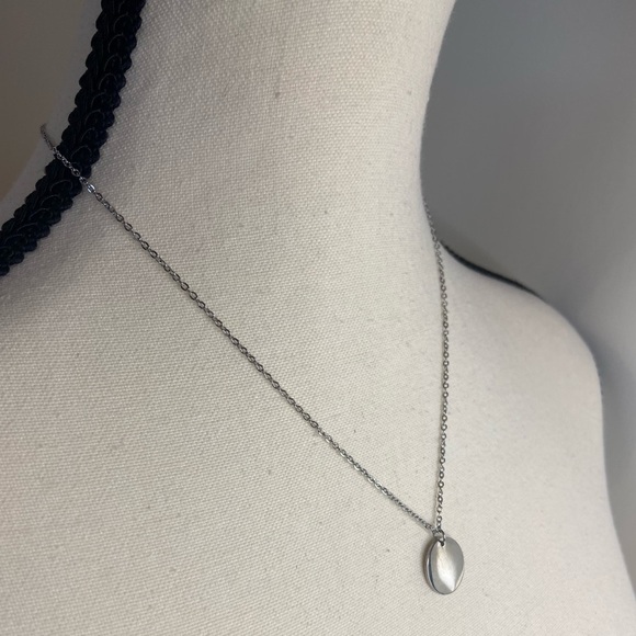 Dainty engraved FLOWER Pendant | SILVER Stainless Steel Necklace - Picture 4 of 11